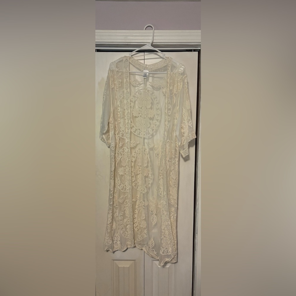 Elegant Cream Lace Kimono